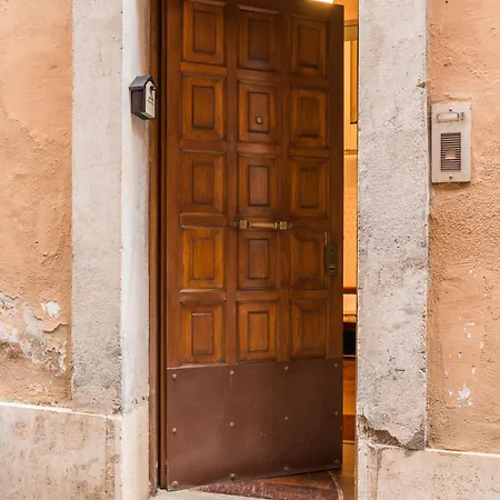Locazione Turistica Via Degli Spagnoli アパート ローマ
